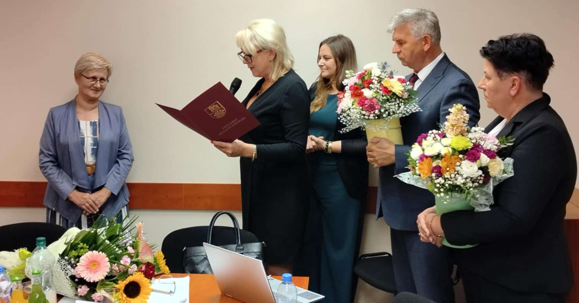 Wójt Barbara Stępniak z wotum zaufania i absolutorium! Gmina Szczawin Kościelny stawia na rozwój i bezpieczeństwo [ZDJĘCIA]