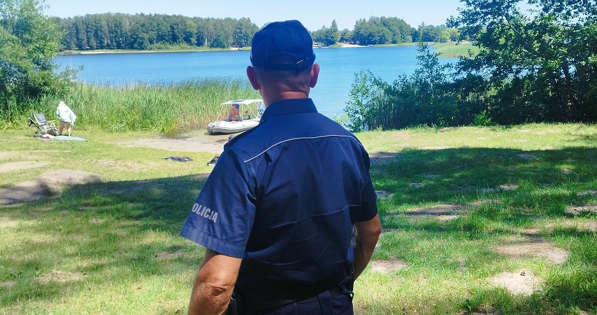 Bezpieczne wakacje nad wodą – działania gostynińskiej policji i apel do wypoczywających