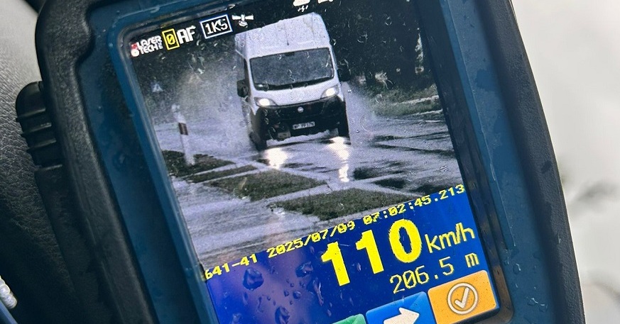 Szaleńcza jazda busem w Szczawinie Kościelnym. Mandat 1500 zł i 13 punktów karnych