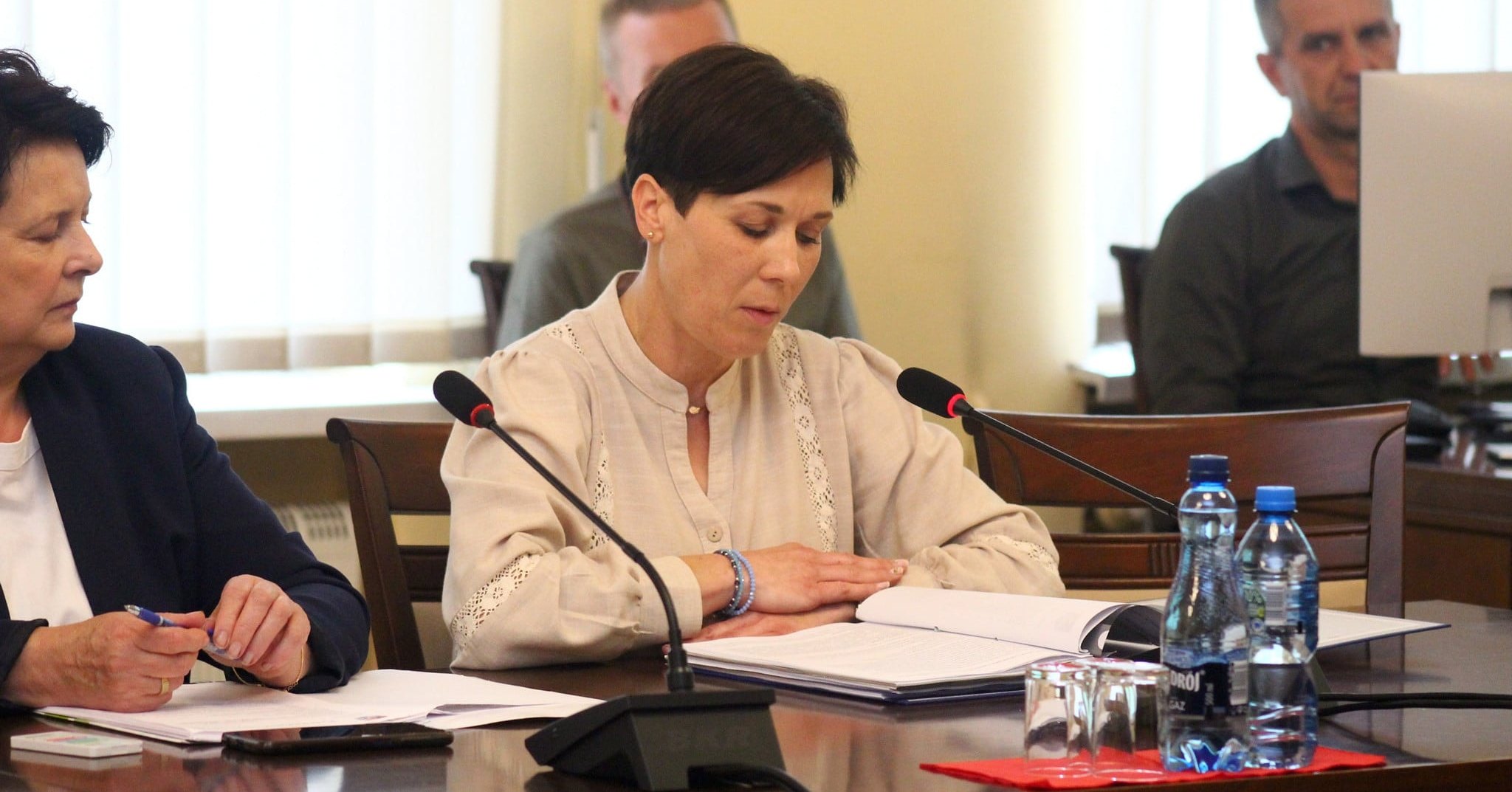 XVI sesja Rady Powiatu Gostynińskiego. Sprawozdanie z biblioteki i bezpieczeństwo drogowe [ZDJĘCIA]