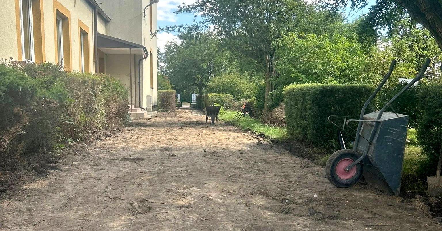 Rozpoczęły się prace przy modernizacji chodnika przy Miejskiej Szkole Muzycznej [ZDJĘCIA]