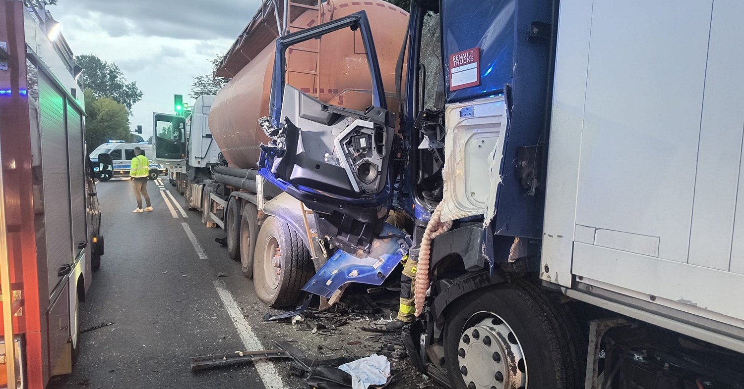 Kolizja trzech ciężarówek na DK 62 – utrudnienia w ruchu [ZDJĘCIA]