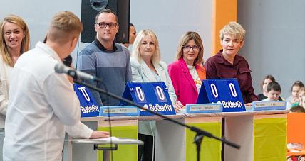 Różowe Okulary, Młotek Do...