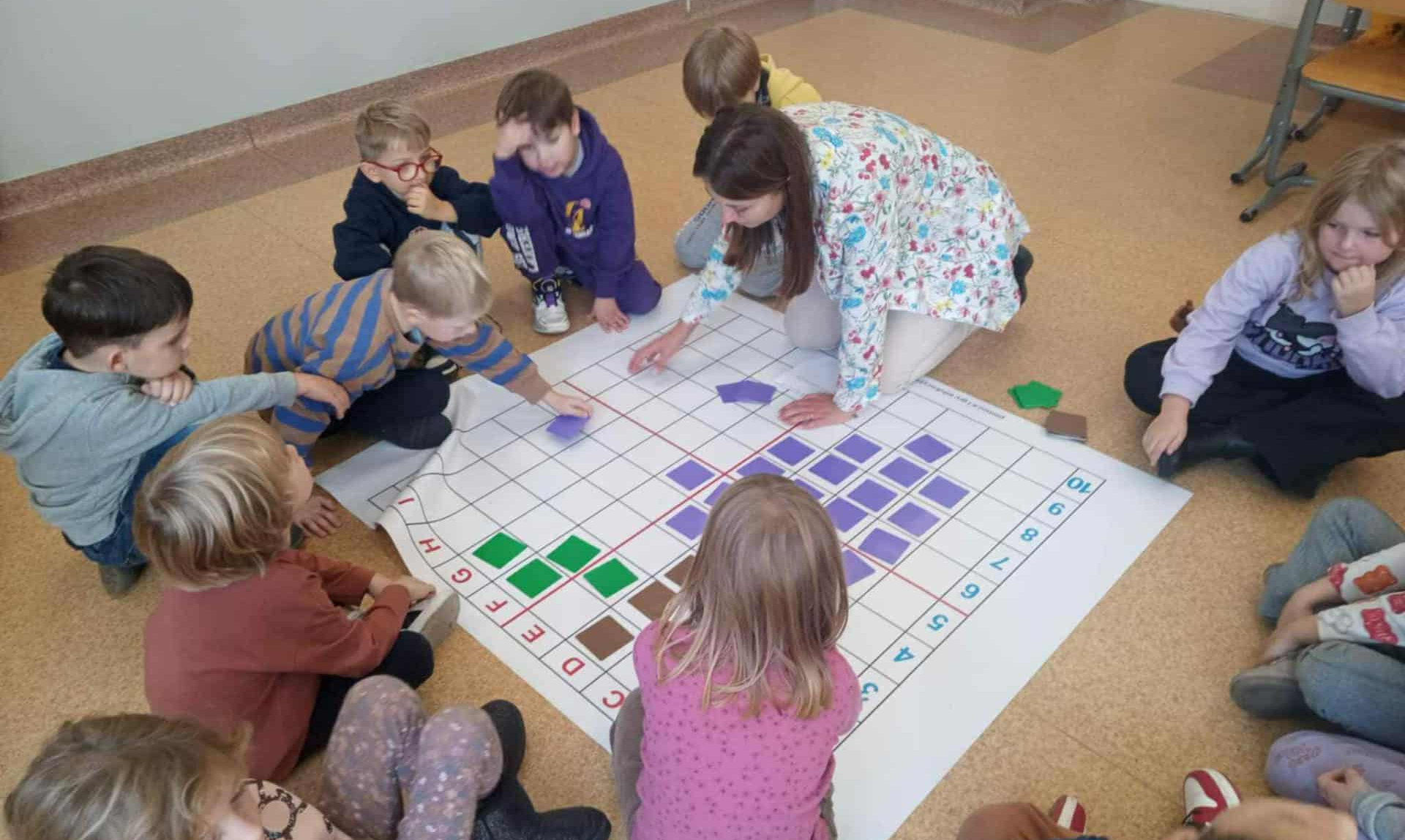 Europejski Tydzień Kodowania w Zespole Szkolno-Przedszkolnym w Gostyninie – wspólna przygoda z programowaniem [ZDJĘCIA]