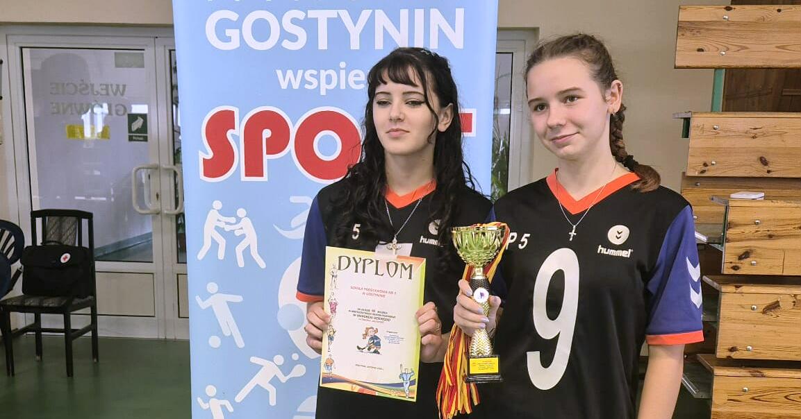 Srebro dla Lucienia, brąz dla SP5. Rejonowe zawody w unihokeju [ZDJĘCIA+WYNIKI]