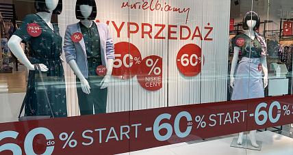 Blisko 72 Proc. Polaków Twierdzi, ...