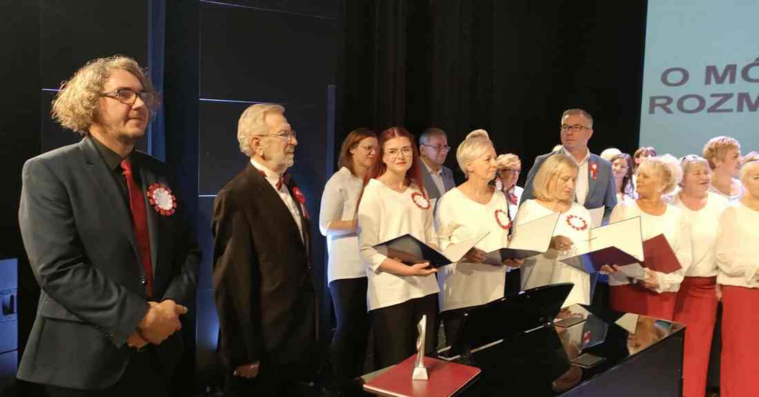 Chór Arce Cantores zaśpiewał w Kutnowskim Domu Kultury wśród najlepszych chórów regionu [ZDJĘCIA]