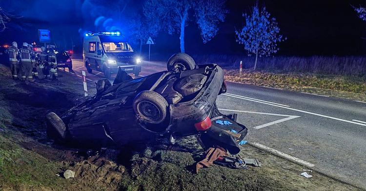 Poważny wypadek w Rumunkach. Kierowca w stanie ciężkim trafił do szpitala [ZDJĘCIA]
