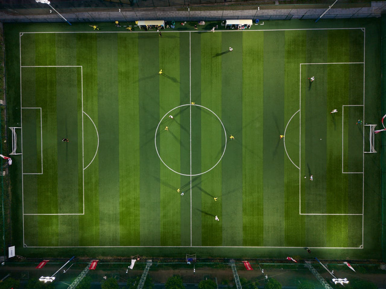 Wymiary boiska i oznaczenia – co oznacza każda linia na murawie?