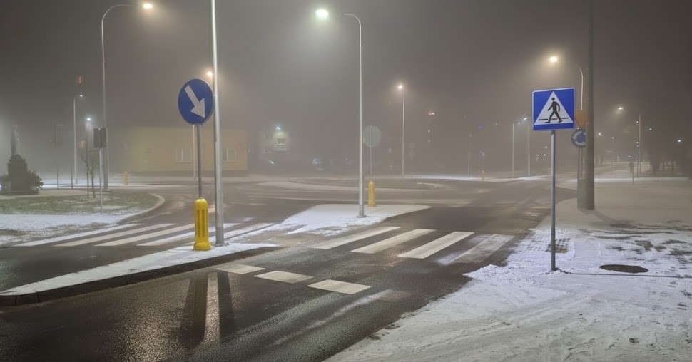 Alert pogodowy. Gęsta mgła i śliska nawierzchnia