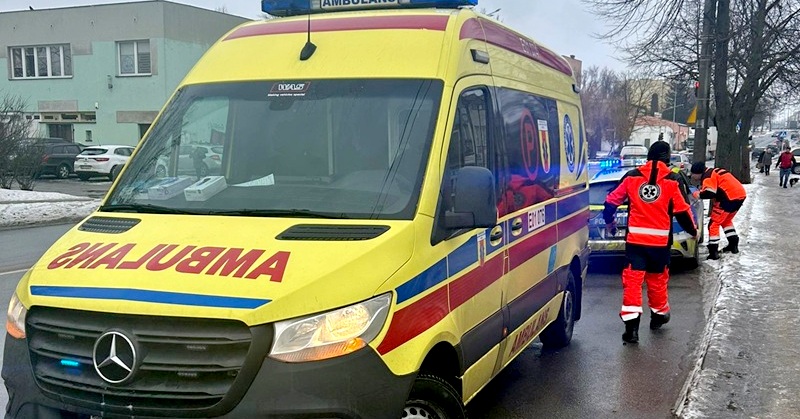 Dramatyczna akcja na moście kolejowym. Policjanci uratowali 16-latkę [ZDJĘCIA]