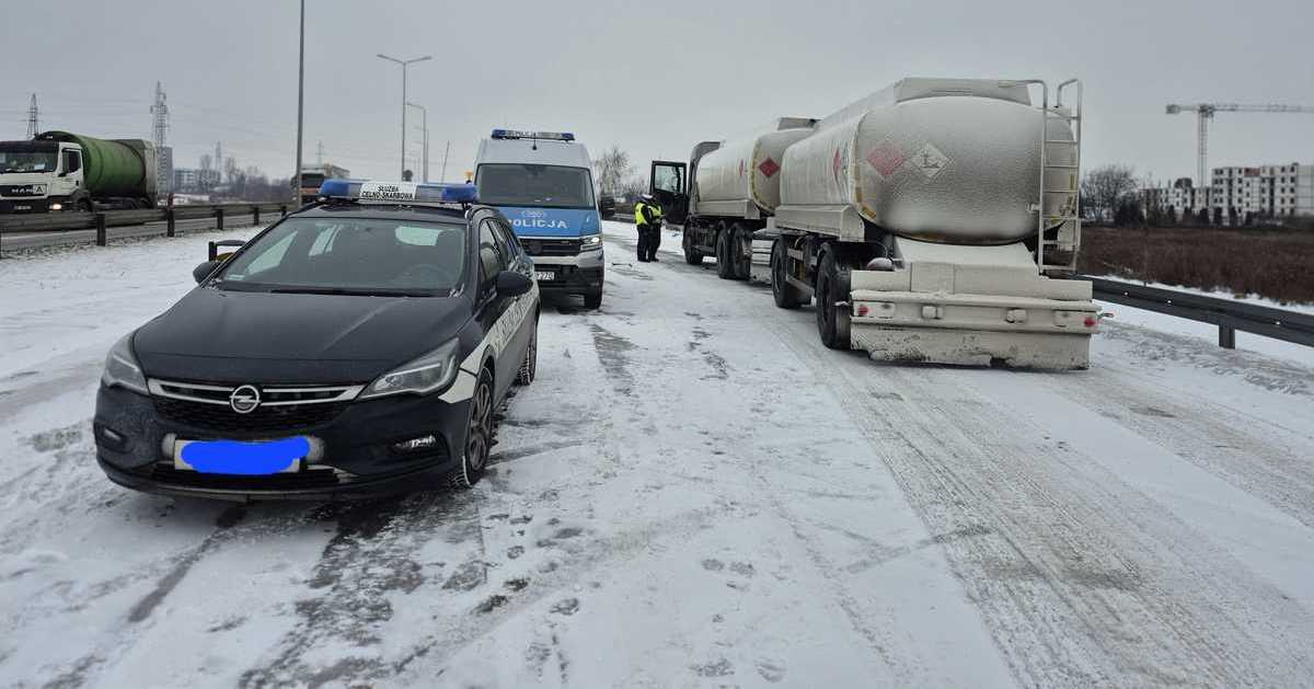 Wspólna obława służb na drogach. Kontrolowali „niebezpieczne ładunki” [ZDJĘCIA]