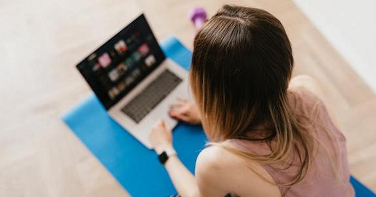 Uwaga na fałszywych kurierów i „pewne” zyski. Metody złodziei są coraz sprytniejsze