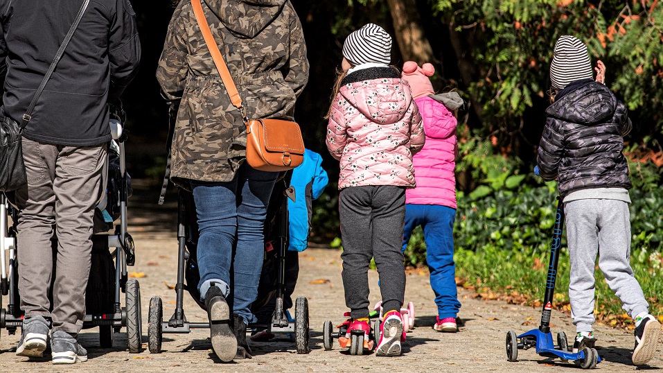 Obcokrajowcy pobierają w Polsce coraz mniej pieniędzy ze świadczenia 800 plus