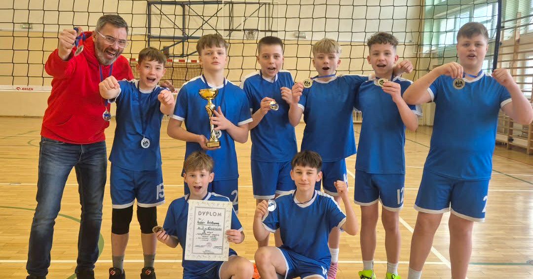 Srebrne medale siatkarzy z gostynińskiej „Trójki” [ZDJĘCIA]