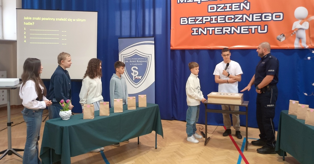 Policjanci Z Gostynina Na...