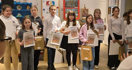 Ponad Tysiąc Prac Z Całej P...