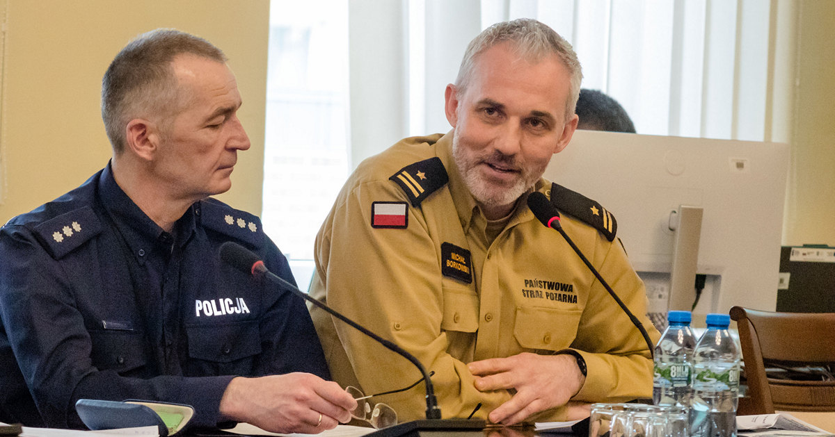 Dach komendy straży pożarnej w opłakanym stanie. Potrzebne pilne środki