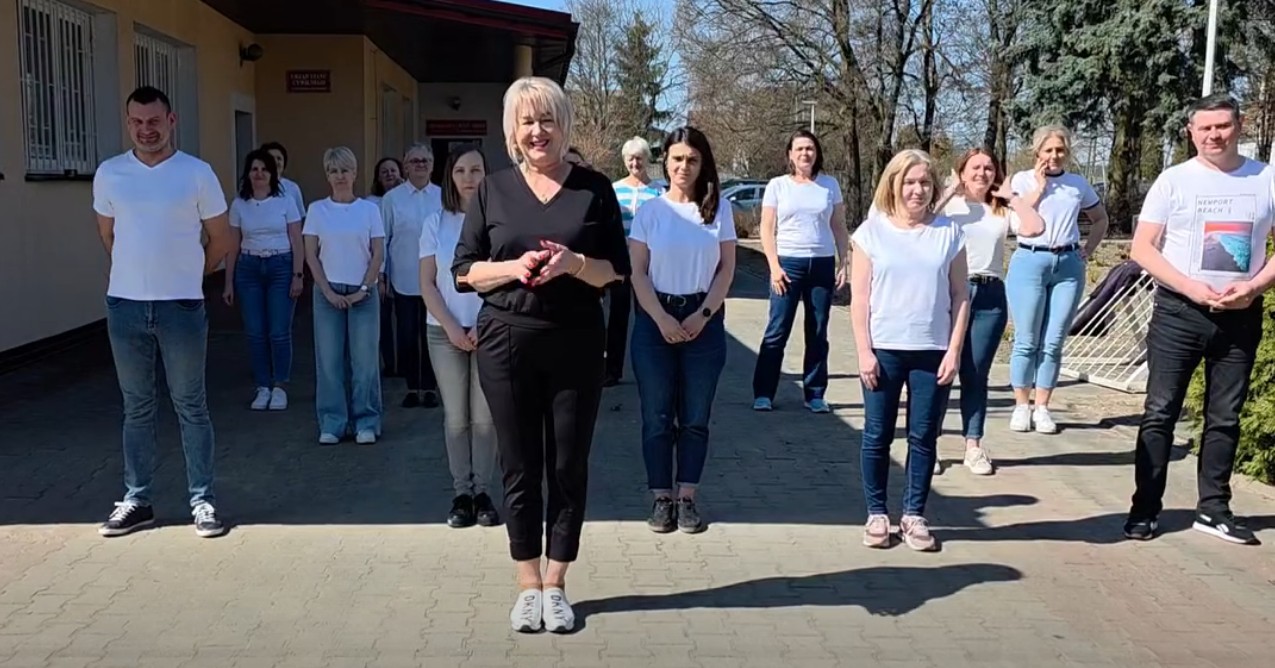 Szczawin Kościelny pomaga. Urzędnicy podjęli challenge [VIDEO]