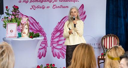 ?królestwo Kobiet” W Zam...