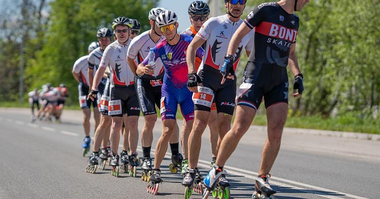Kacper Niedźwiedzki i Łukasz Flejszer (U.K.S. ZWOLEŃ-TEAM) z 2 i 3 miejscem półmaratonu w Wadowicach