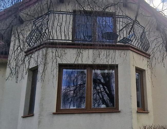 *Okna dwuszybowe – kolor drewnopodobny / białe wewnątrz + parapety GRATIS