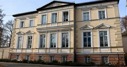 Historyczny Pałac W Lucieniu ...