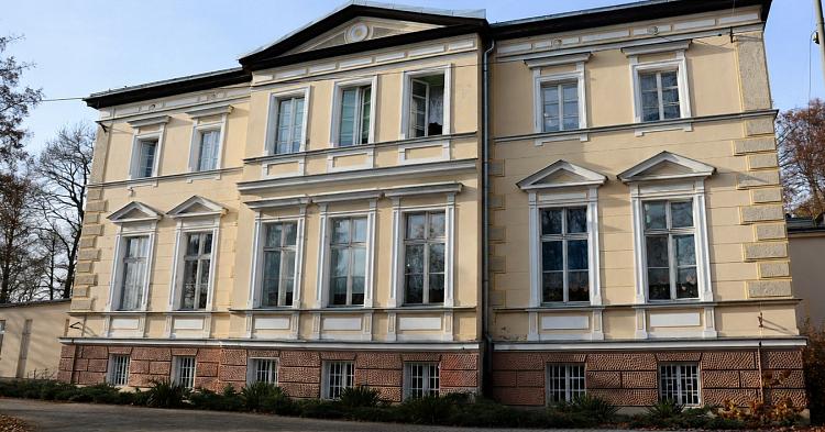 Historyczny pałac w Lucieniu odzyska dawny blask. Sejmik Mazowsza przyznał Gminie Gostynin pieniądze na remont