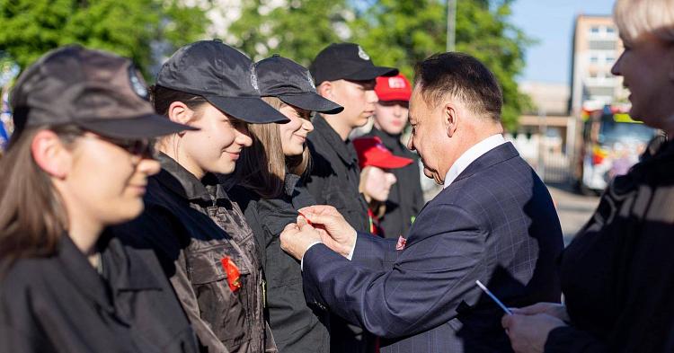 Marszałek Struzik uczestniczył w otwarciu strażnicy w Szczawinie Kościelnym