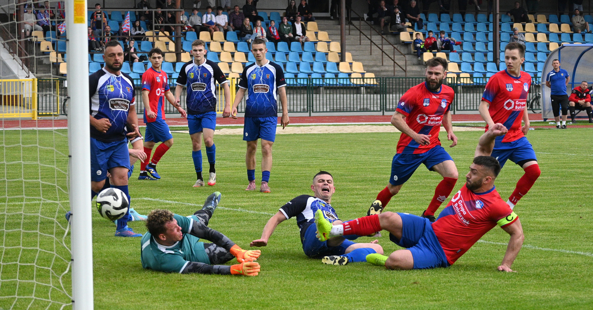 Mazur rozstrzygnął derby już do przerwy [ZDJĘCIA]