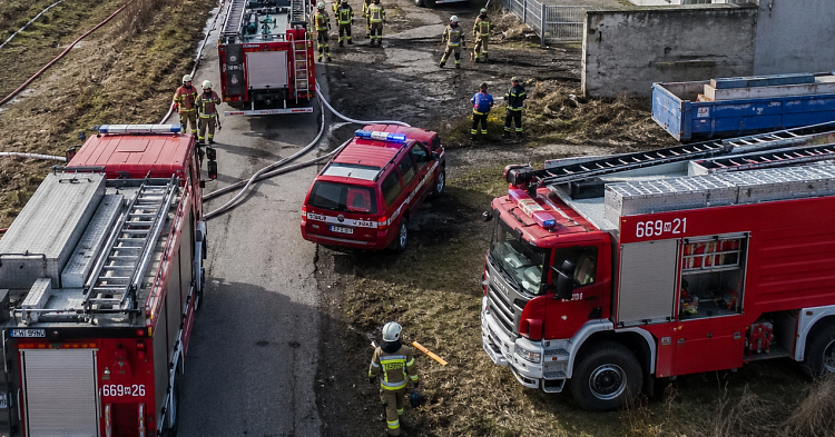 Ogromny pożar hali w Płocku. Dym widać z kilkunastu kilometrów