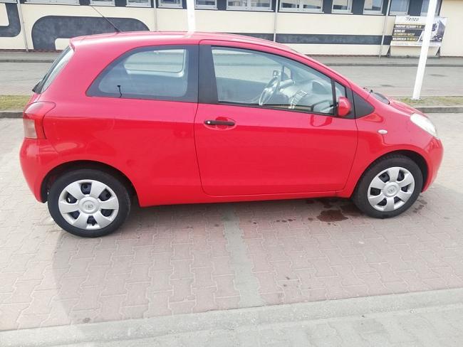Toyota yaris model 2009