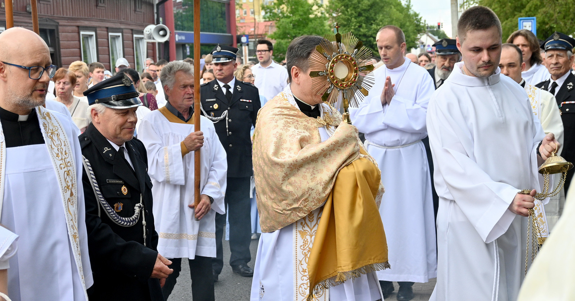 Wierni przeszli przez miasto w uroczystość Bożego Ciała [ZDJĘCIA]