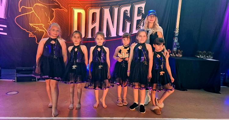Dwa medale Szkoły Tańca Dance na turnieju w Łącku [ZDJĘCIA]