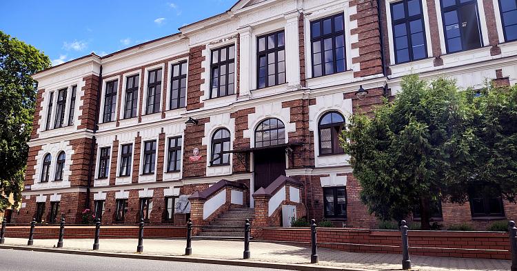 Matury 2026 w powiecie gostynińskim. Jak wypadły szkoły na tle kraju i województwa?