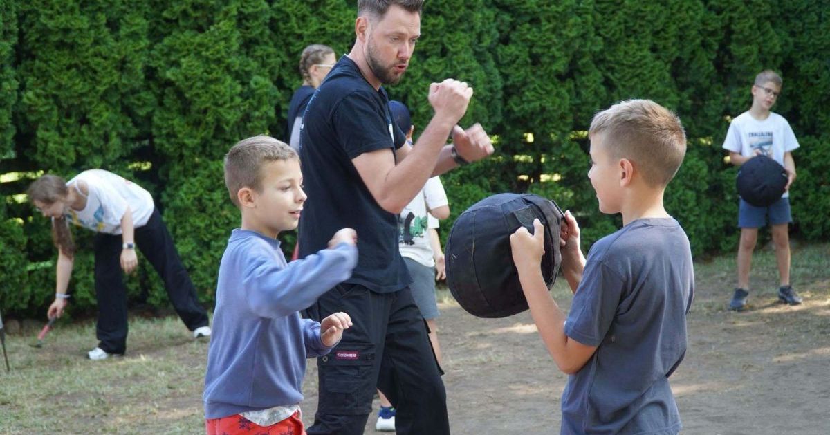 Aż 90 Uśmiechniętych Twarzy! Po...