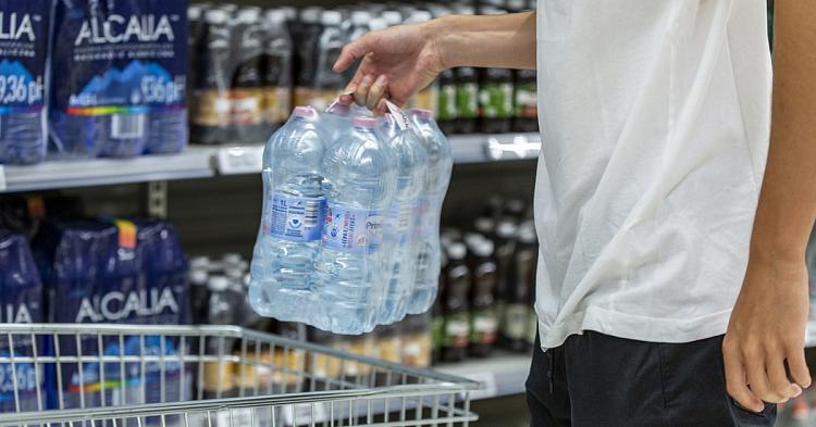 W sklepach najszybciej drożeją napoje, art. chemii gospodarczej i pieczywo [RAPORT]