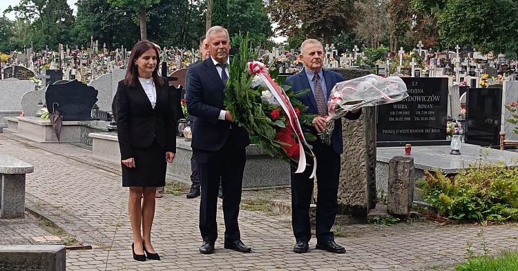 87. rocznica wybuchu II wojny światowej. Przedstawiciele gminy złożyli kwiaty i uczcili poległych [ZDJĘCIA]