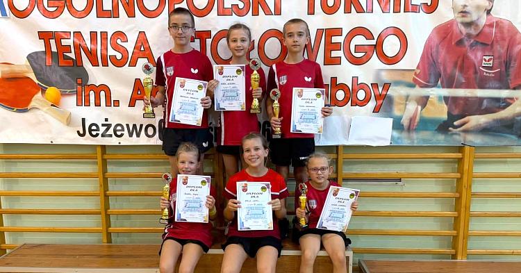 Podium dla najmłodszych tenisistek UKS Alfy [ZDJĘCIA]