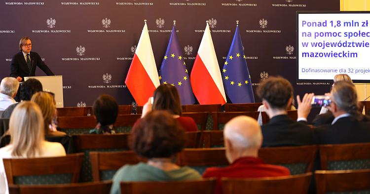Ponad 1,8 mln zł na pomoc społeczną. Wojewoda Mazowiecki zwiększa wsparcie