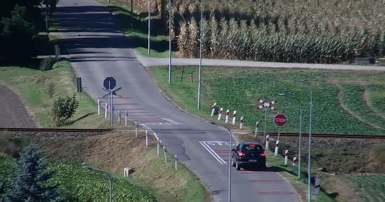 Policyjny Dron Nad Przejazdem....