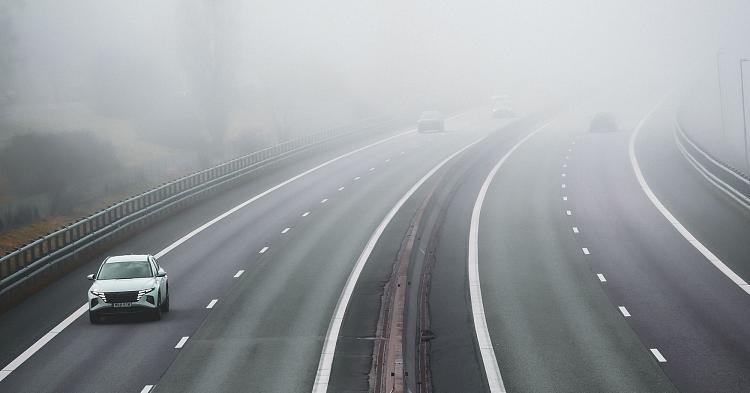 Widoczność poniżej 200 metrów. Kierowców w środę rano czeka trudna jazda