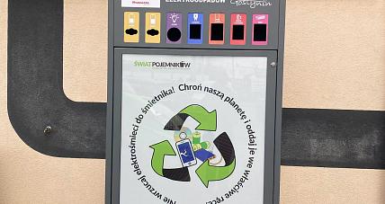 Pięć Nowych Pojemników Na...
