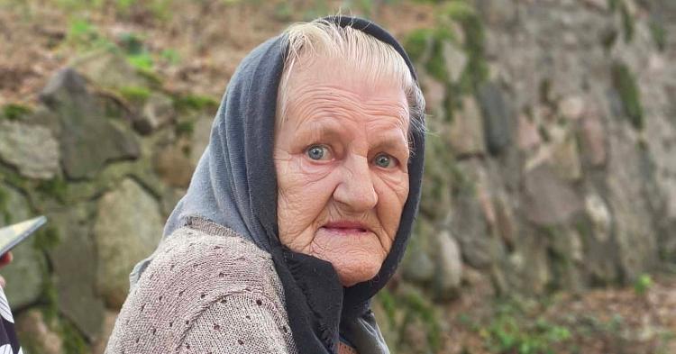 Zaginęła starsza kobieta w okolicach Bud Lucieńskich. Każda informacja jest ważna