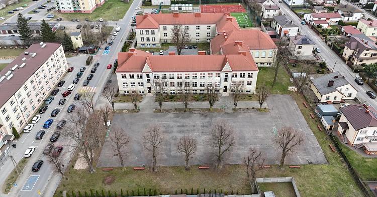 Kiedy nowe boiska przy SP1 w Gostyninie? Ministerstwo dało 600 tys. zł