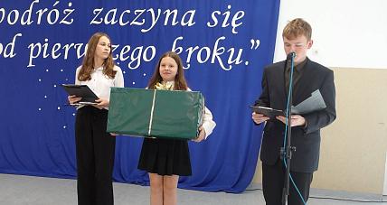 Cała Szkoła W Jednej Sali. D...