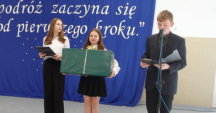 Cała Szkoła W Jednej Sali. D...
