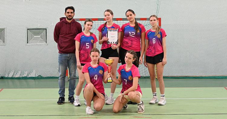 Dziewczęta z LO Gostynin Mistrzyniami Powiatu w koszykówce