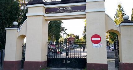 Złodzieje Na Cmentarzach. ...