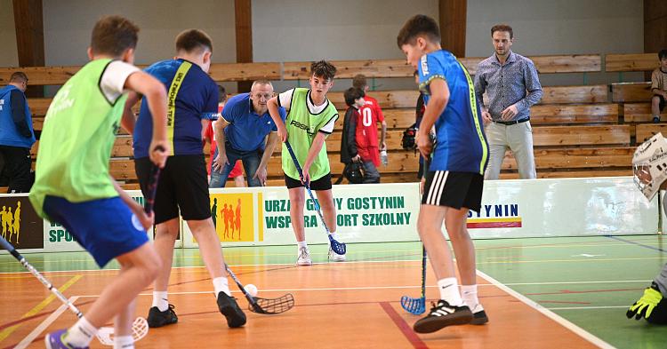Unihokeiści z SP5 Gostynin mistrzami powiatu. Kto jeszcze stanął na podium?